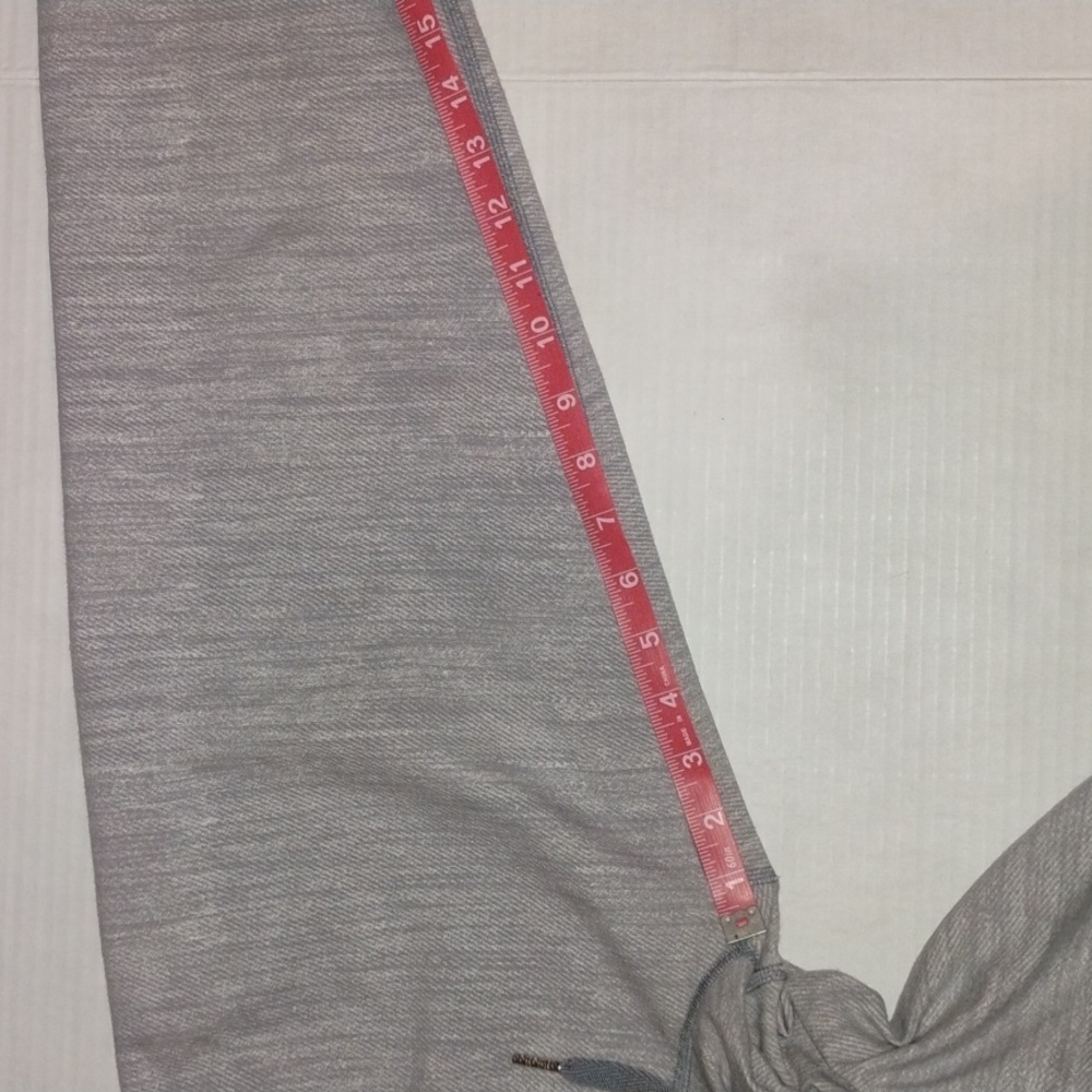 lululemon athletica Tea Lounge Crop Joggers. Womens size 6. Heather Gray color. - Picture 8 of 15